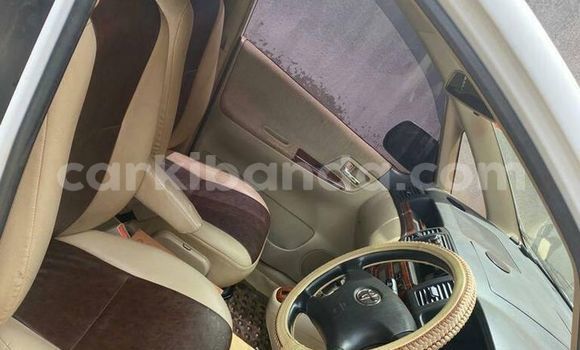 Nunua Ilio tumika Toyota Spacio Nyeupe Gari ndani ya Kampala nchini Uganda Nunua Ilio tumika Toyota Spacio Nyeupe Gari ndani ya Kampala nchini Uganda