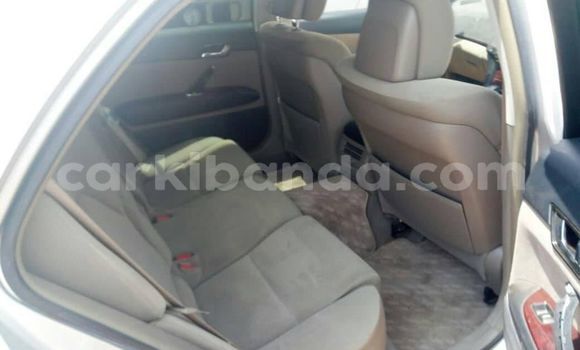 Nunua Ilio tumika Toyota Mark X Fedha Gari ndani ya Kampala nchini Uganda Nunua Ilio tumika Toyota Mark X Fedha Gari ndani ya Kampala nchini Uganda