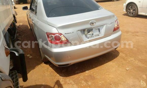 Nunua Ilio tumika Toyota Mark X Fedha Gari ndani ya Kampala nchini Uganda Nunua Ilio tumika Toyota Mark X Fedha Gari ndani ya Kampala nchini Uganda