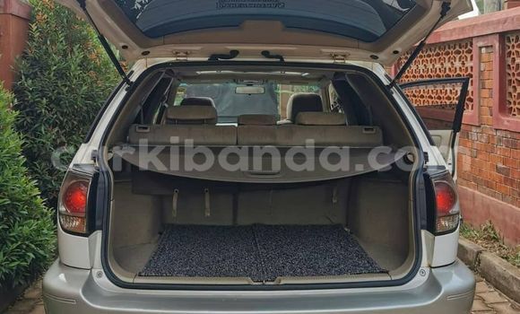 Nunua Ilio tumika Toyota Harrier Nyeupe Gari ndani ya Kampala nchini Uganda Nunua Ilio tumika Toyota Harrier Nyeupe Gari ndani ya Kampala nchini Uganda