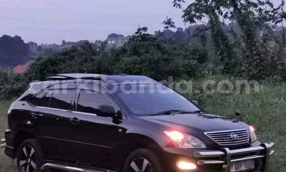 Nunua Ilio tumika Toyota Harrier Nyeusi Gari ndani ya Kampala nchini Uganda