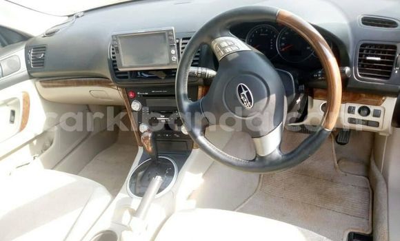 Nunua Ilio tumika Subaru Legacy Fedha Gari ndani ya Kampala nchini Uganda Nunua Ilio tumika Subaru Legacy Fedha Gari ndani ya Kampala nchini Uganda