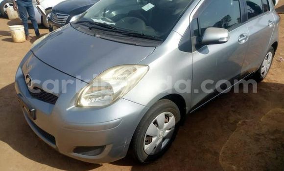 Nunua Ilio tumika Toyota Vitz Fedha Gari ndani ya Kampala nchini Uganda Nunua Ilio tumika Toyota Vitz Fedha Gari ndani ya Kampala nchini Uganda