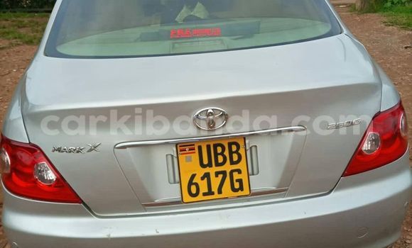 Nunua Ilio tumika Toyota Mark X Fedha Gari ndani ya Kampala nchini Uganda Nunua Ilio tumika Toyota Mark X Fedha Gari ndani ya Kampala nchini Uganda