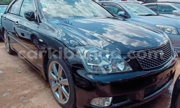 Gura Yakoze Toyota Crown Black Imodoka i Kampala mu Uganda Gura Yakoze Toyota Crown Black Imodoka i Kampala mu Uganda