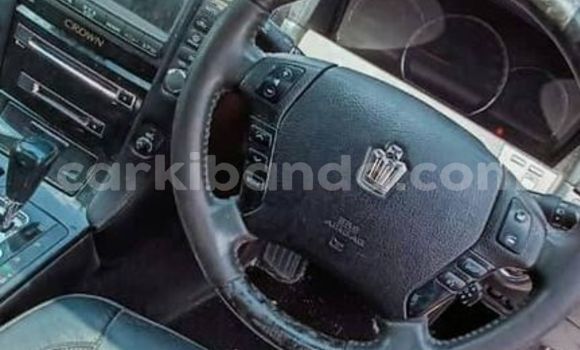 Nunua Ilio tumika Toyota Crown Nyeusi Gari ndani ya Kampala nchini Uganda Nunua Ilio tumika Toyota Crown Nyeusi Gari ndani ya Kampala nchini Uganda