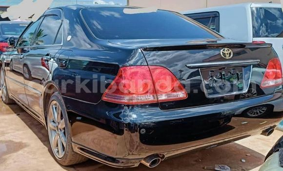 Nunua Ilio tumika Toyota Crown Nyeusi Gari ndani ya Kampala nchini Uganda Nunua Ilio tumika Toyota Crown Nyeusi Gari ndani ya Kampala nchini Uganda