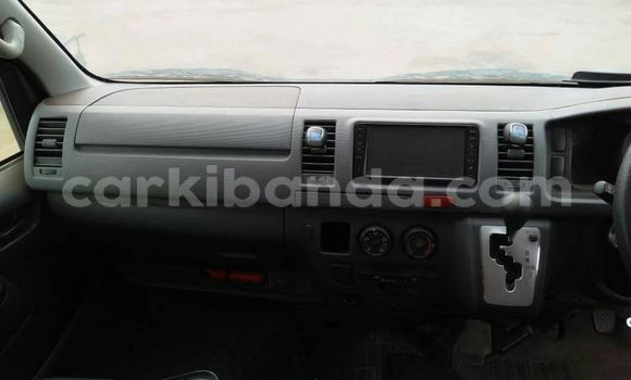 Nunua Ilio tumika Toyota Hiace Fedha Gari ndani ya Kampala nchini Uganda Nunua Ilio tumika Toyota Hiace Fedha Gari ndani ya Kampala nchini Uganda