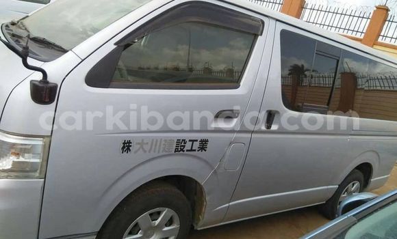 Nunua Ilio tumika Toyota Hiace Fedha Gari ndani ya Kampala nchini Uganda Nunua Ilio tumika Toyota Hiace Fedha Gari ndani ya Kampala nchini Uganda