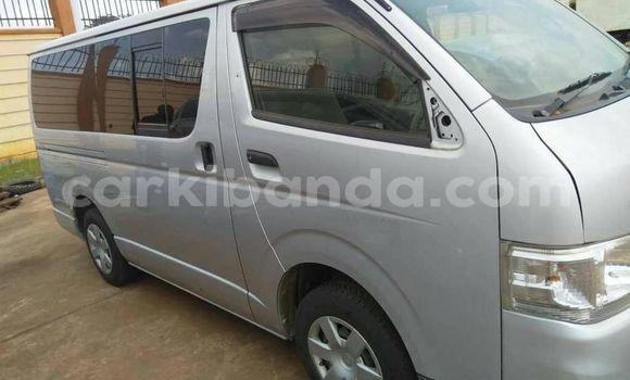 Nunua Ilio tumika Toyota Hiace Fedha Gari ndani ya Kampala nchini Uganda Nunua Ilio tumika Toyota Hiace Fedha Gari ndani ya Kampala nchini Uganda