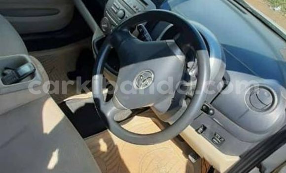 Nunua Ilio tumika Toyota Passo Nyeupe Gari ndani ya Kampala nchini Uganda Nunua Ilio tumika Toyota Passo Nyeupe Gari ndani ya Kampala nchini Uganda