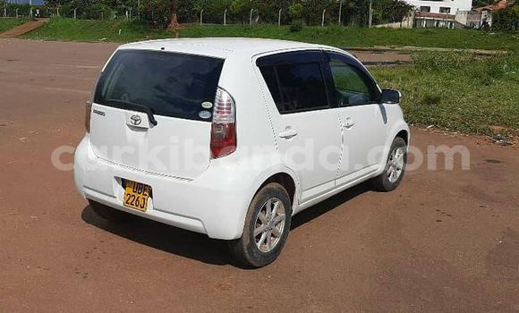 Nunua Ilio tumika Toyota Passo Nyeupe Gari ndani ya Kampala nchini Uganda Nunua Ilio tumika Toyota Passo Nyeupe Gari ndani ya Kampala nchini Uganda