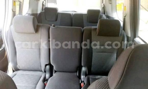 Nunua Ilio tumika Toyota Noah Nyeusi Gari ndani ya Kampala nchini Uganda Nunua Ilio tumika Toyota Noah Nyeusi Gari ndani ya Kampala nchini Uganda