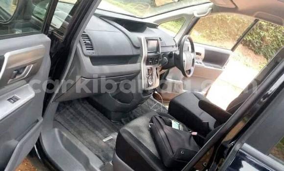 Nunua Ilio tumika Toyota Noah Nyeusi Gari ndani ya Kampala nchini Uganda Nunua Ilio tumika Toyota Noah Nyeusi Gari ndani ya Kampala nchini Uganda