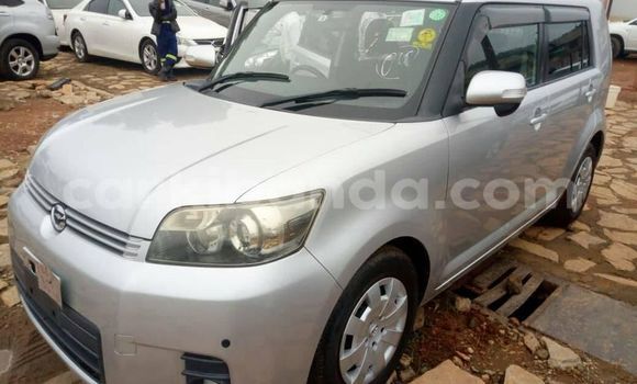 Gura Yakoze Toyota Corolla Rumion Silver Imodoka i Kampala mu Uganda