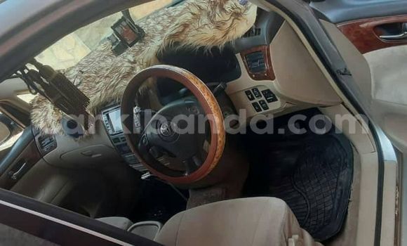 Nunua Ilio tumika Toyota Ipsum Fedha Gari ndani ya Kampala nchini Uganda Nunua Ilio tumika Toyota Ipsum Fedha Gari ndani ya Kampala nchini Uganda