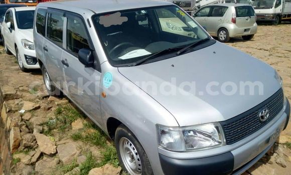 Nunua Ilio tumika Toyota Probox Fedha Gari ndani ya Kampala nchini Uganda Nunua Ilio tumika Toyota Probox Fedha Gari ndani ya Kampala nchini Uganda