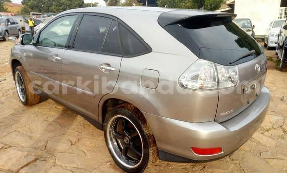 Gura Yakoze Toyota Harrier Silver Imodoka i Kampala mu Uganda