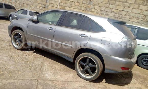 Nunua Ilio tumika Toyota Harrier Fedha Gari ndani ya Kampala nchini Uganda Nunua Ilio tumika Toyota Harrier Fedha Gari ndani ya Kampala nchini Uganda