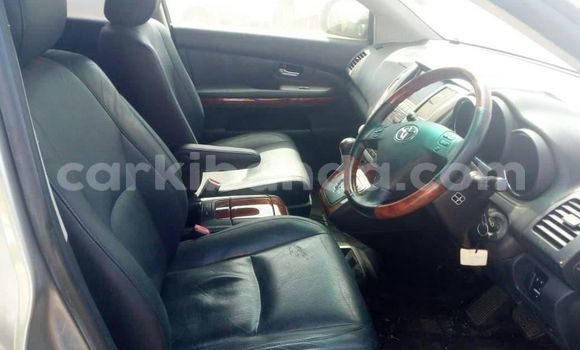 Nunua Ilio tumika Toyota Harrier Fedha Gari ndani ya Kampala nchini Uganda Nunua Ilio tumika Toyota Harrier Fedha Gari ndani ya Kampala nchini Uganda