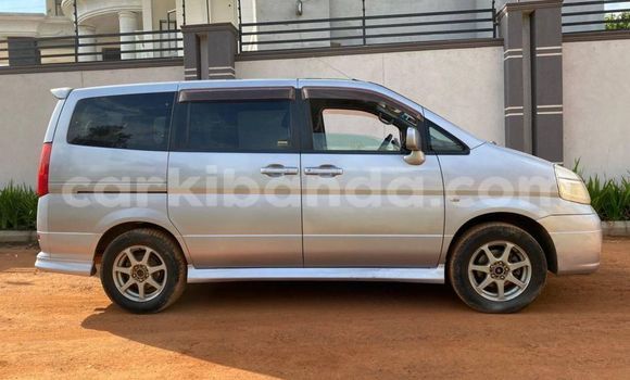 Nunua Ilio tumika Nissan Serena Fedha Gari ndani ya Kampala nchini Uganda