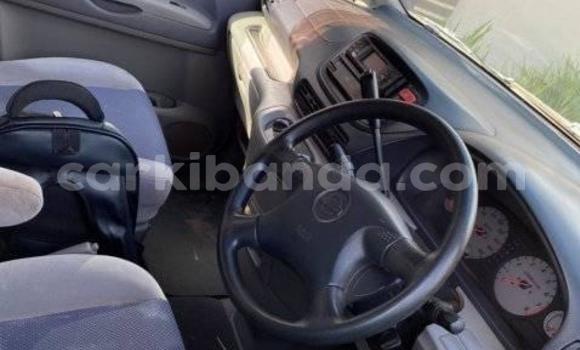 Gura Yakoze Nissan Serena Silver Imodoka i Kampala mu Uganda Gura Yakoze Nissan Serena Silver Imodoka i Kampala mu Uganda