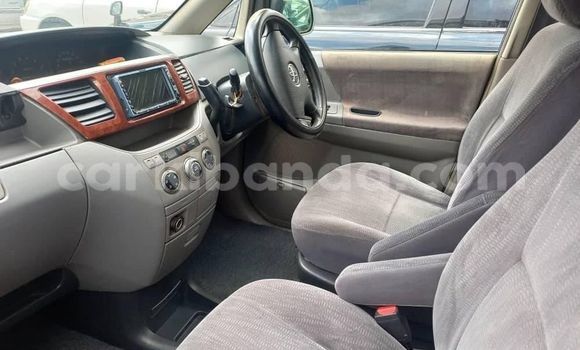 Gura Yakoze Toyota Noah Silver Imodoka i Kampala mu Uganda Gura Yakoze Toyota Noah Silver Imodoka i Kampala mu Uganda