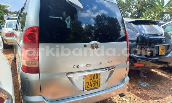 Gura Yakoze Toyota Noah Silver Imodoka i Kampala mu Uganda Gura Yakoze Toyota Noah Silver Imodoka i Kampala mu Uganda