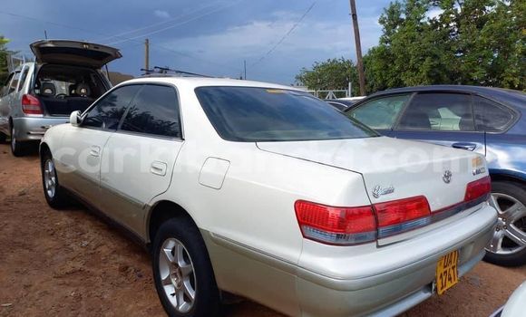 Gura Yakoze Toyota Mark II Beige Imodoka i Kampala mu Uganda