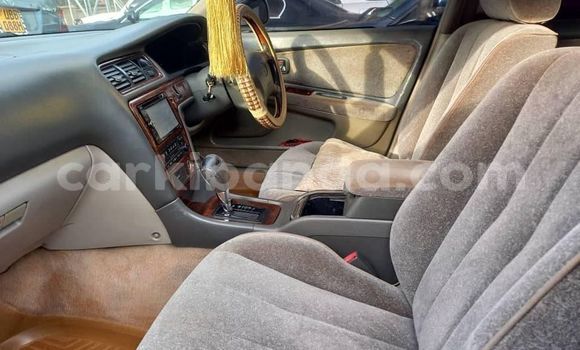 Gura Yakoze Toyota Mark II Beige Imodoka i Kampala mu Uganda Gura Yakoze Toyota Mark II Beige Imodoka i Kampala mu Uganda