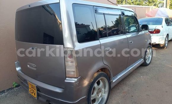 Gura Yakoze Toyota bB Silver Imodoka i Kampala mu Uganda Gura Yakoze Toyota bB Silver Imodoka i Kampala mu Uganda