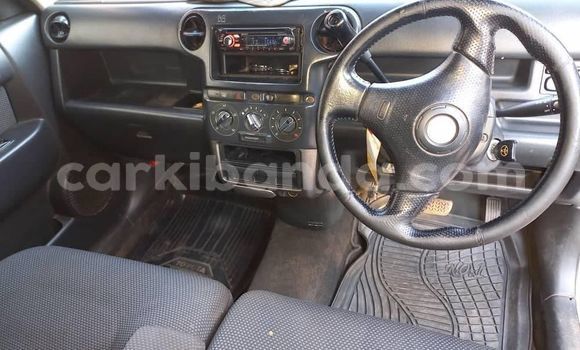 Gura Yakoze Toyota bB Silver Imodoka i Kampala mu Uganda Gura Yakoze Toyota bB Silver Imodoka i Kampala mu Uganda