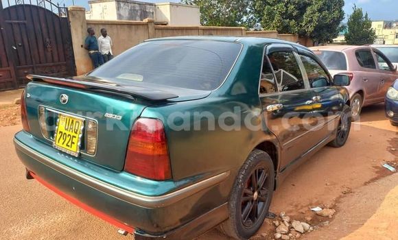 Gura Yakoze Toyota Progress Green Imodoka i Kampala mu Uganda Gura Yakoze Toyota Progress Green Imodoka i Kampala mu Uganda