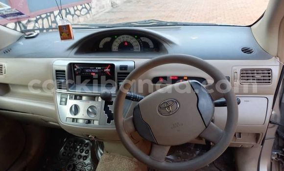 Gura Yakoze Toyota Raum Silver Imodoka i Kampala mu Uganda Gura Yakoze Toyota Raum Silver Imodoka i Kampala mu Uganda