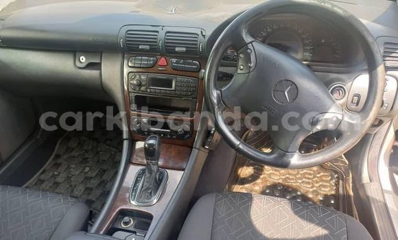 Gura Yakoze Mercedes‒Benz C–Class Silver Imodoka i Kampala mu Uganda Gura Yakoze Mercedes‒Benz C–Class Silver Imodoka i Kampala mu Uganda