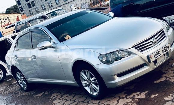 Gura Yakoze Toyota Mark X Silver Imodoka i Kampala mu Uganda