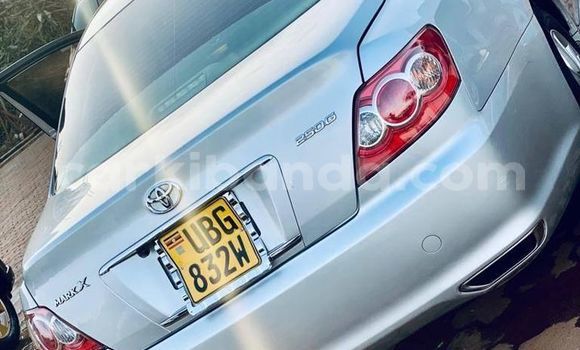 Gura Yakoze Toyota Mark X Silver Imodoka i Kampala mu Uganda Gura Yakoze Toyota Mark X Silver Imodoka i Kampala mu Uganda