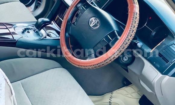 Gura Yakoze Toyota Mark X Silver Imodoka i Kampala mu Uganda Gura Yakoze Toyota Mark X Silver Imodoka i Kampala mu Uganda