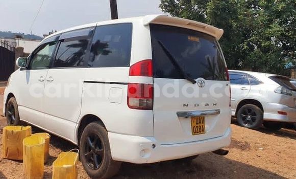 Gura Yakoze Toyota Noah White Imodoka i Kampala mu Uganda Gura Yakoze Toyota Noah White Imodoka i Kampala mu Uganda