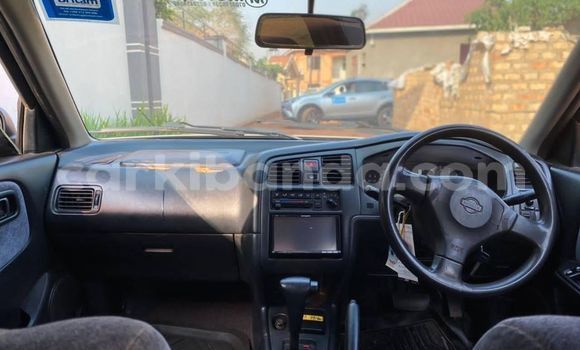 Gura Yakoze Nissan Primera White Imodoka i Kampala mu Uganda Gura Yakoze Nissan Primera White Imodoka i Kampala mu Uganda