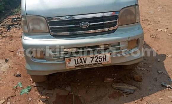 Acheter Occasion Voiture Toyota Noah Gris à Kampala, Ouganda Acheter Occasion Voiture Toyota Noah Gris à Kampala, Ouganda