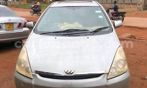 Nunua Ilio tumika Toyota Wish Fedha Gari ndani ya Kampala nchini Uganda