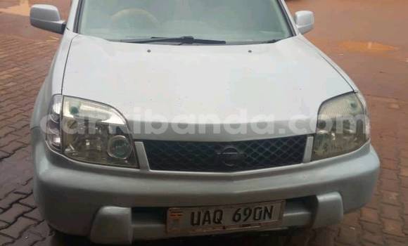 Gura Yakoze Nissan X–Trail White Imodoka i Kampala mu Uganda