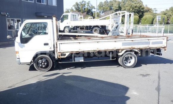 Buy Used Isuzu Bighorn White Car in Kampala in Uganda Buy Used Isuzu Bighorn White Car in Kampala in Uganda