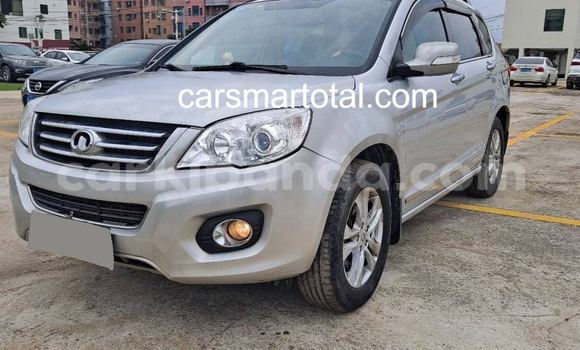 Gura Yakoze Haval H6 Silver Imodoka i Kampala mu Uganda