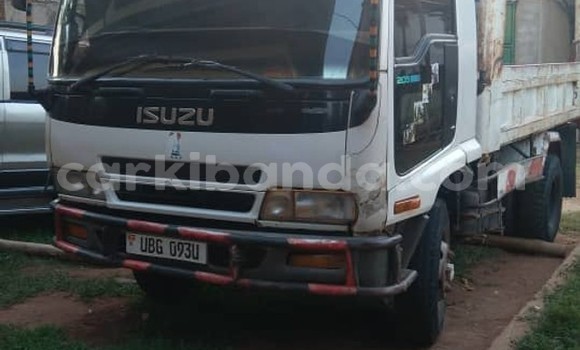 Nunua Ilio tumika Isuzu FTR 850 Nyeupe Lori ndani ya Kampala nchini Uganda