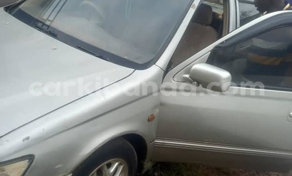 Nunua Ilio tumika Toyota Vista Fedha Gari ndani ya Kampala nchini Uganda Nunua Ilio tumika Toyota Vista Fedha Gari ndani ya Kampala nchini Uganda