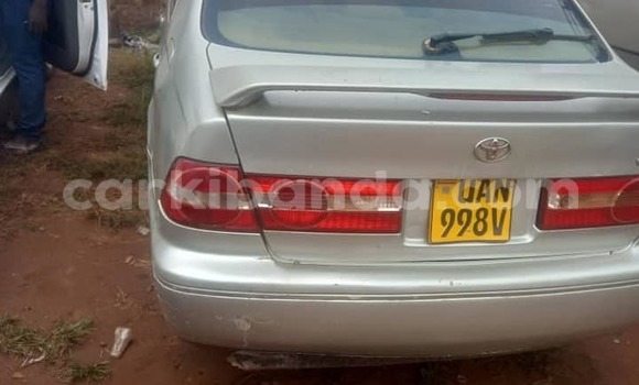 Nunua Ilio tumika Toyota Vista Fedha Gari ndani ya Kampala nchini Uganda Nunua Ilio tumika Toyota Vista Fedha Gari ndani ya Kampala nchini Uganda