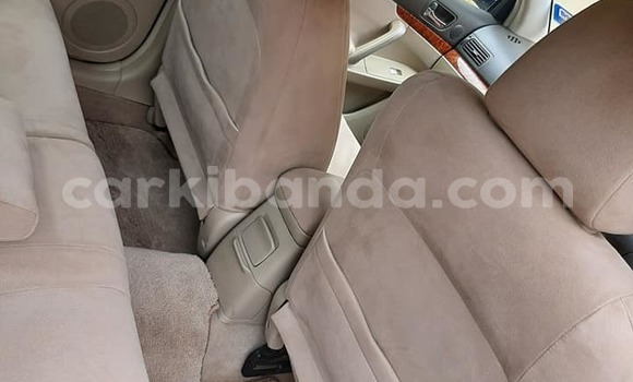 Nunua Ilio tumika Toyota Premio Fedha Gari ndani ya Kampala nchini Uganda Nunua Ilio tumika Toyota Premio Fedha Gari ndani ya Kampala nchini Uganda