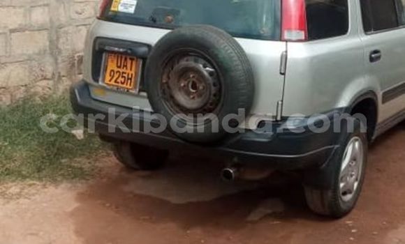 Nunua Ilio tumika Honda CR–V Fedha Gari ndani ya Kampala nchini Uganda Nunua Ilio tumika Honda CR–V Fedha Gari ndani ya Kampala nchini Uganda